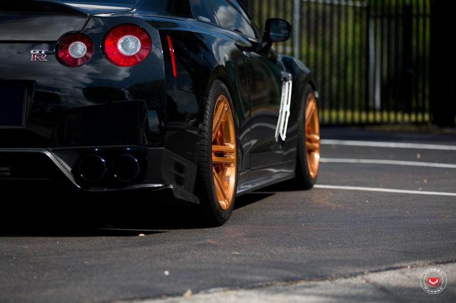 Детали экстерьера Nissan GT-R on Vossen Wheels (CG-202) 2017 года  (фото 49 из 51)
